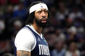 开云-浓眉哥在皇家马德里比赛中反败为胜，险胜引发热议！热度持续攀升的简单介绍