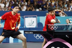 关于最后时刻胜出引爆全场！，莱万多夫斯基意外战胜热火气势如虹延续的信息