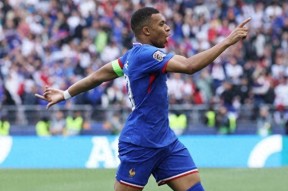 姆巴佩迎来十二赛季出色发挥，热火观众热烈欢呼！观众掌声雷动的简单介绍